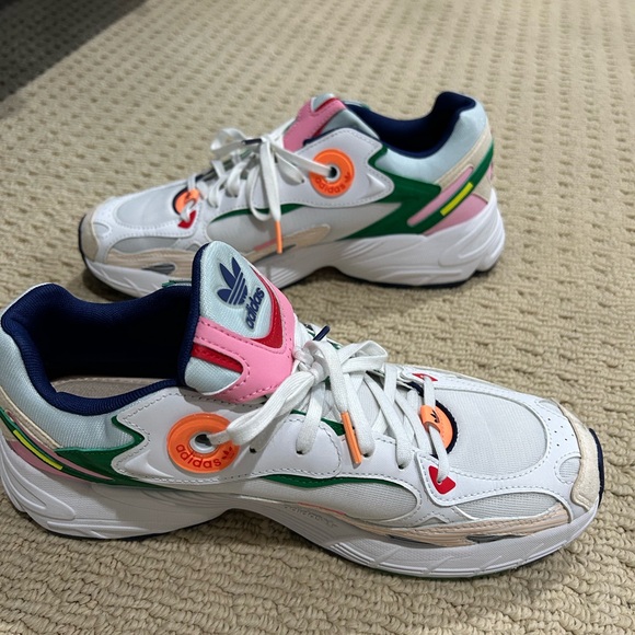 ADIDAS - Size 10 - Picture 3 of 5